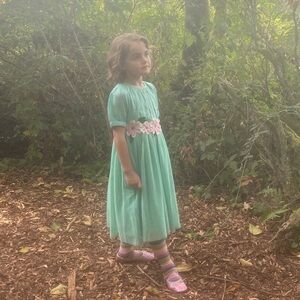 Mini Boden girls whimsical dreamy flower appliqué dress, tulle + embroidery 6-7